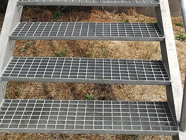 工廠鋼梯踏步板案例 工廠鋼梯踏步板案例